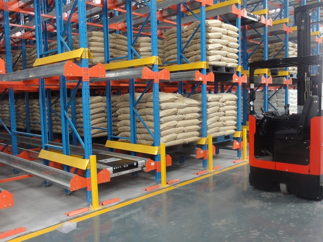 Pallet Shuttle With Forklift